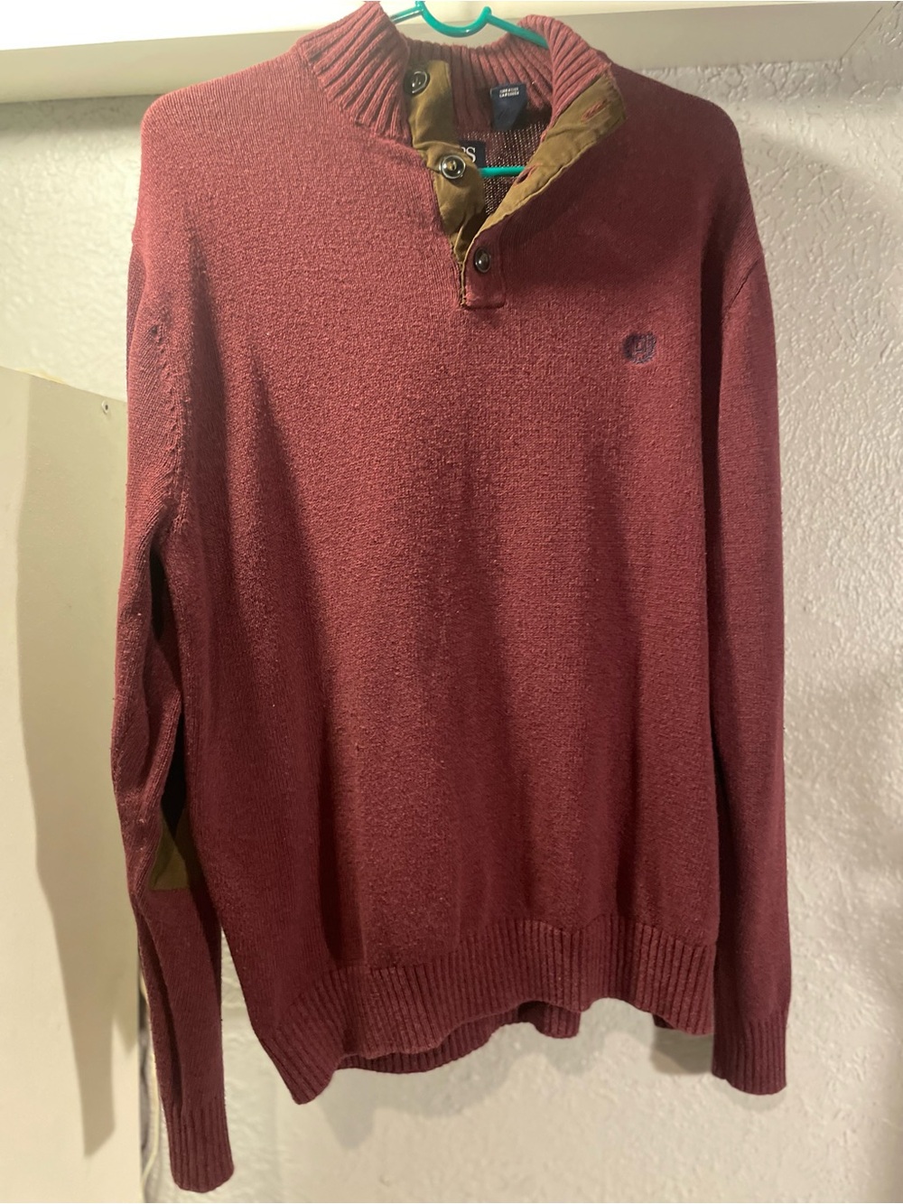 Chaps Men's V-Neck Sweater in Rust